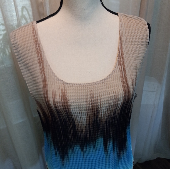 No name, very stretchy tank - Picture 2 of 2